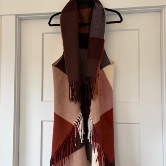 Vest/Scarf - Picture 1 of 1